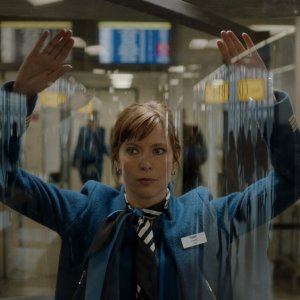 In Blue: Maria Kraakman in una scena del film