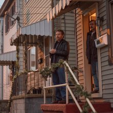 Last Flag Flying: Steve Carell e Bryan Cranston in un momento del film