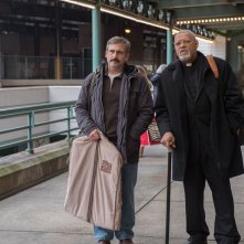 Last Flag Flying: Steve Carell e Laurence Fishburne in una scena del film