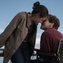 Stronger: Tatiana Maslany e Jake Gyllenhaal in una scena del film