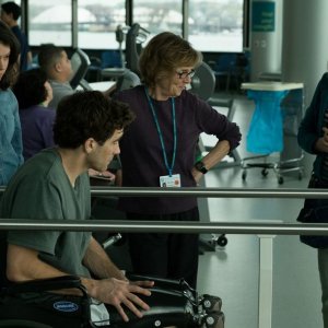 Stronger: Tatiana Maslany, Jake Gyllenhaal e Miranda Richardson in una scena del film