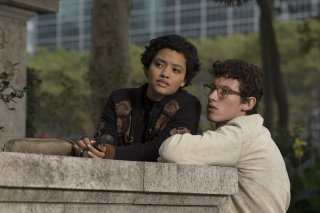 The Only Living Boy in New York: Kiersey Clemons e Callum Turner in una scena del film
