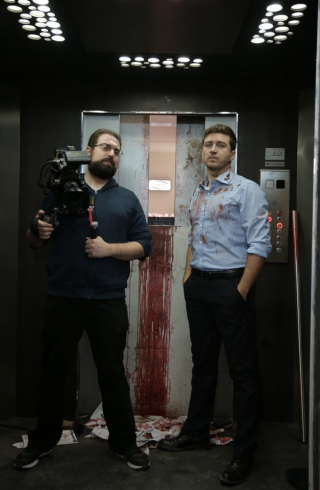 In un giorno la fine: il regista Daniele Misischia e Alessandro Roja sul set del film