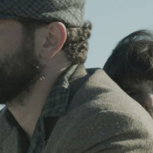 Menina: Naomi Biton e Nuno Lopes in un momento del film