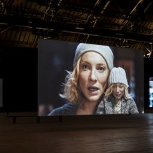 Manifesto: una foto della videoinstallazione