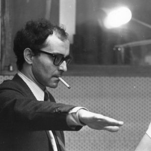 Jean-Luc Godard in una foto dal set