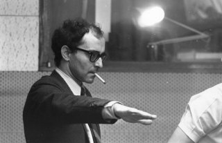 Jean-Luc Godard in una foto dal set