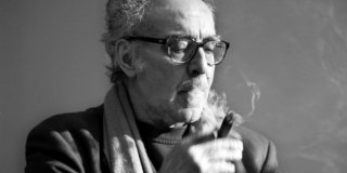 Jean-Luc Godard in una foto che lo ritrae