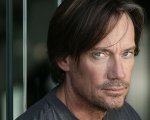 Kevin Sorbo: 'Lo stilista Gianni Versace mi ha molestato negli anni '90'