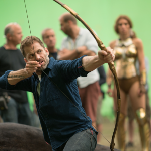 Justice League, Zack Snyder tende un arco sul set