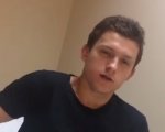 Tom Holland: il suo risveglio dall'anestesia diventa un meme!