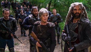 The Walking Dead: Melissa McBride e Khary Payton in una scena dell'episodio The Damned
