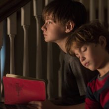 Il libro di Henry: Jaeden Lieberher e Jacob Tremblay in una scena del film