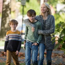 Il libro di Henry: Naomi Watts, Jaeden Lieberher e Jacob Tremblay in una scena del film