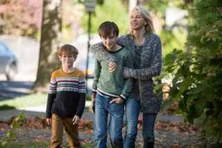 Il libro di Henry: Naomi Watts, Jaeden Lieberher e Jacob Tremblay in una scena del film