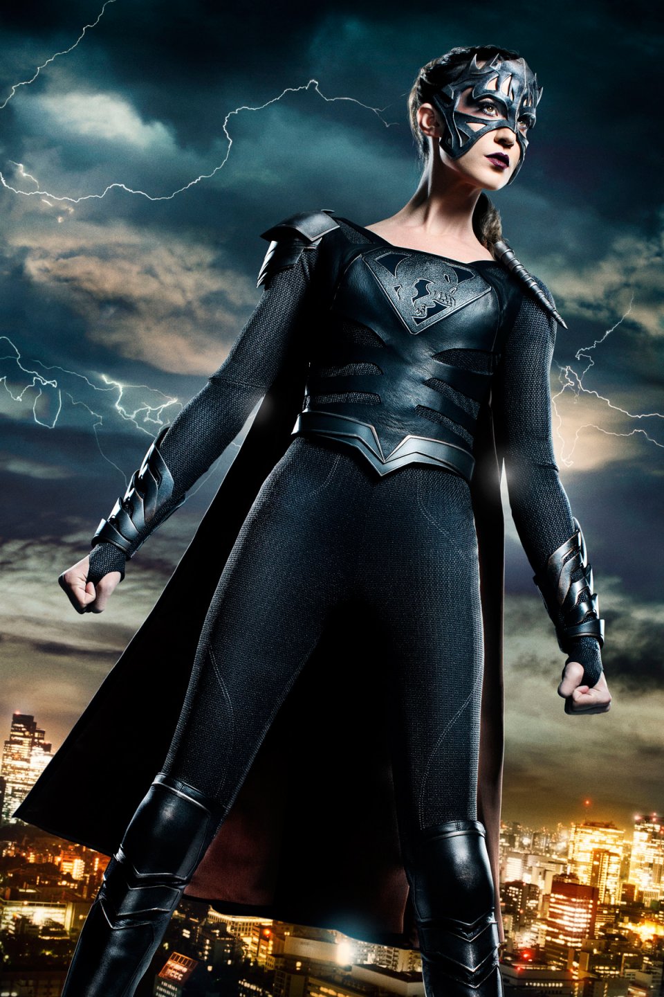 Supergirl: la prima foto di Odette Annable col costume di Reign
