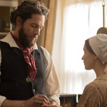 Alias Grace: Zachary Levi e Sarah Gadon in una foto