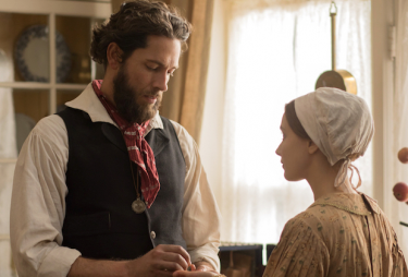 Alias Grace: Zachary Levi e Sarah Gadon in una foto