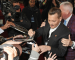 Johnny Depp ubriaco sul red carpet di Assassinio sull'Orient Express? 