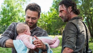The Walking Dead: Andrew Lincoln in una scena dell'episodio Monsters