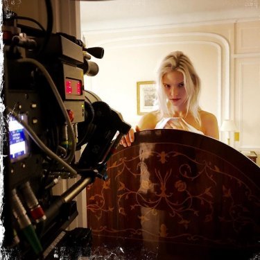 Anna: Sasha Luss sul set del thriller