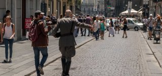 Sono tornato: Frank Matano e Massimo Popolizio in una scena