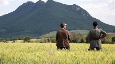 Sono tornato: Frank Matano e Massimo Popolizio in una scena