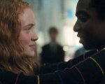 Stranger Things: i Duffer Bros sotto accusa per aver costretto Sadie Sink a un bacio fuori copione