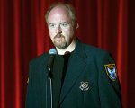 Louis C.K.: dopo le accuse di molestie HBO interrompe i rapporti, FX valuta il da farsi