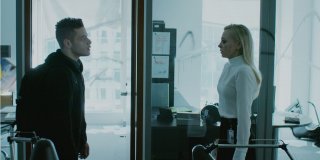 Mr. Robot: Portia Doubleday e Rami Malek in una scena dell'episodio eps3.4_runtime-err0r.r00