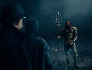 Justice League: Jason Momoa, Ben Affleck e J.K. Simmons in una scena del film
