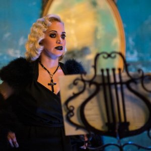 Riccardo va all'inferno: Silvia Gallerano in una scena del film