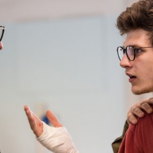 Gli sdraiati: Claudio Bisio e Gaddo Bacchini in un momento del film