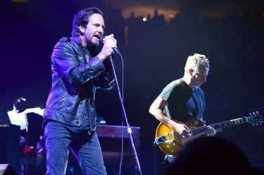 Pearl Jam: Let's Play Two, Eddie Vedder in un momento del documentario