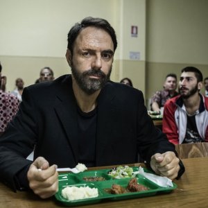 Smetto quando voglio - Ad honorem: Neri Marcorè in un momento del film