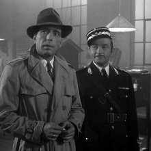 Casablanca: Humphrey Bogart e Claude Rains in una scena del film