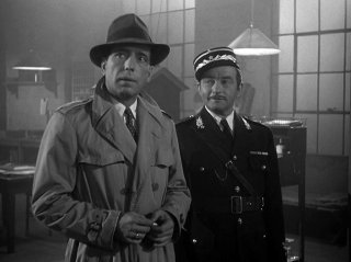 Casablanca: Humphrey Bogart e Claude Rains in una scena del film