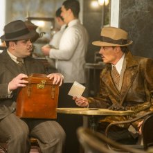 Assassinio sull'Orient Express: Johnny Depp e Josh Gad in una scena del film