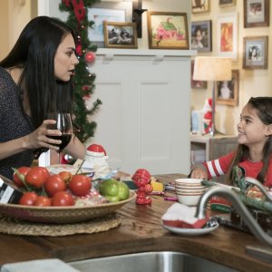 Bad Moms 2: Mamme molto più cattive, Mila Kunis e Oona Laurence in una scena del film