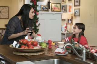 Bad Moms 2: Mamme molto più cattive, Mila Kunis e Oona Laurence in una scena del film