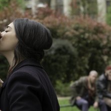 Due sotto il burqa: Félix Moati e Camelia Jordana in un'immagine del film