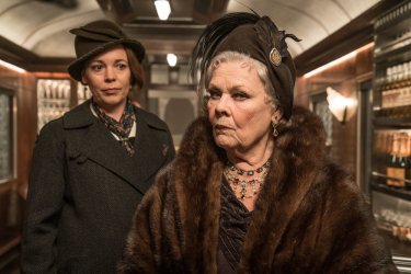 Assassinio sull'Orient Express: una foto delle attrici Olivia Colman e Judi Dench