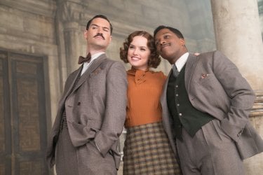 Assassinio sull'Orient Express: Manuel Garcia-Rulfo, Daisy Ridley e Leslie Odom Jr. in una foto del film