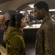 Star Wars: Gli Ultimi Jedi, John Boyega e Kelly Marie Tran in una scena del film