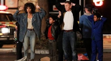 Kings: Halle Berry e Daniel Craig in una scena del film