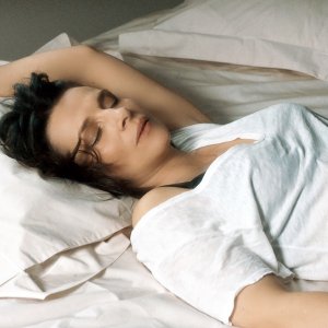 Let the Sunshine In: Juliette Binoche in una scena del film