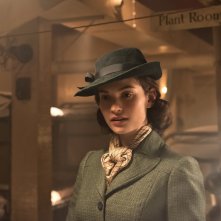 L'ora più buia: Lily James in una scena del film