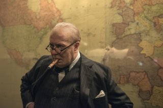 L'ora più buia: Gary Oldman in un'immagine del film