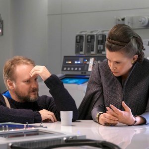 Star Wars: Gli Ultimi Jedi: Carrie Fisher sul set col regista Rian Johnson