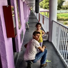 The Florida Project: Willem Dafoe e Brooklynn Prince in una scena del film